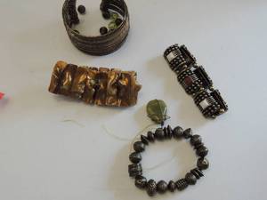 lot 541 image: 3 bracelets and parts to 1 broken green one