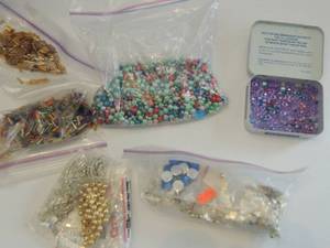 lot 587 image: beads for jewelry creations
