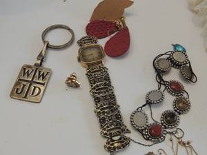 lot 543 image: 2 thin chain bracelets, parts of broken jewelry piece, red leather earrings and 10kt gold service pin