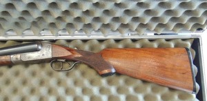 lot 20 image: ITHACA  12 GAUGE DOULE BARREL GUN - SIDE BY SIDE - KRUPP FLUID STEEL  SN 131917   IN A PADDED ALUMA-MAX GUN CASE