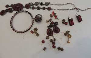 lot 568 image: bracelet, earrings, ring and pieces of broken jewelry