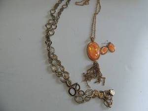 lot 538 image: 2 necklace with matching earrings