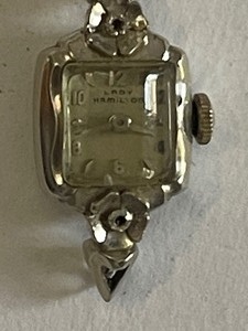 lot 513 image: 14 KT LADY HAMILTON  VINTAGE WATCH  NO BAND  MARKED 14KT RIGGS