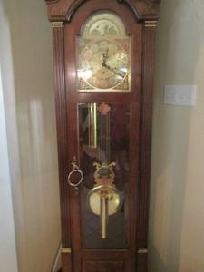 lot 4 image: RIDGEWAY Grandfather Clock with key in mint condition 80 X 23 X 12