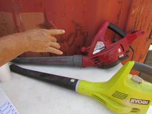 lot 44 image: Electric Ryobi blower, electric Trobolt blower 450cfm 235mph, unknown condition on both