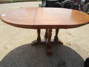 lot 55 image: Oval dining table with one leaf, beautiful piece- 3047- leaf size 16 alone