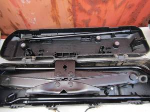 lot 56 image: Fomoco black car jack in case, all pieces included, like new
