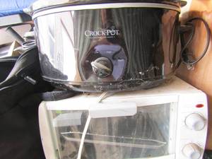 lot 86 image: Rival Microwave oven, 3 setting black crock pot
