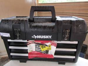 lot 89 image: new husky 3 draw portable chest has top storage