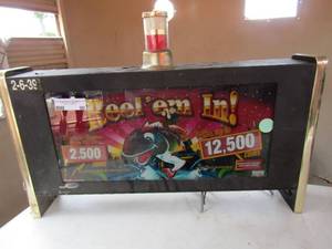 lot 90 image: reel em in top part to a casino machine