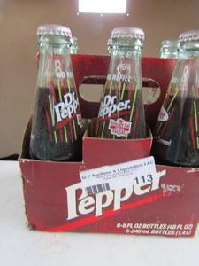 lot 113 image: Vintage 6 pack of glass dry pepper bottles in cardboard case
