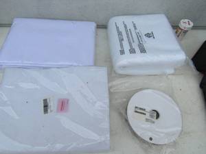 lot 175 image: Cloth packs qty 4 and a roll of compression bandage wrap