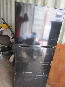 lot 180 image: Vissani black fridge, very clean- Model # HMDR1030WE, power unit 130, -- 115 volt
