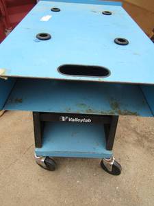 lot 185 image: 302516 Blue rolling heavy duty metal workshop table