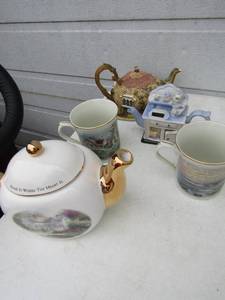 lot 197 image: Thomas Kinkade tea pot, 2 Lenox handled cups, and more dcor
