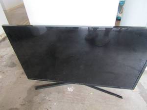 lot 226 image: 42 in Samsung smart TV with plug does not have remote