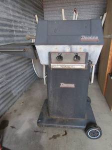 lot 274 image: Propane Ducane outdoor grill, with tank in use condition