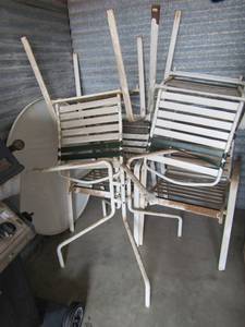 lot 275 image: Oval top metal frame patio table with 4 chairs for outdoor use, needs cleaned