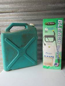 lot 282 image: Flo master Bleach sprayer NIB, used 5 gallon water jug