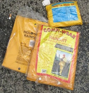 lot 350 image: industrial rain suits size lg qty 3