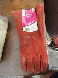 lot 365 image: Hand master all leather fire welding gloves new with tag, style Y6701T