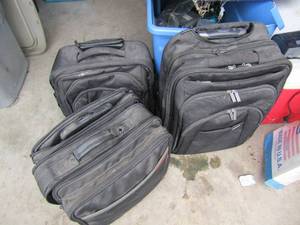 lot 391 image: Black rolling carry on luggage bags qty 3 used
