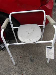 lot 399 image: Luminex camping outdoor potty chair, can also be used as bedside potty, New