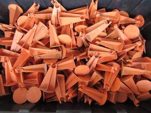 lot 401 image: Tub full of rebar plastic chairs