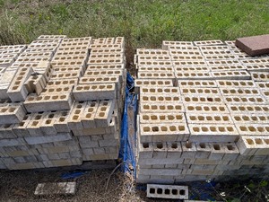 lot 11 image: BRICKS - 2 pallets of off white housing bricks approx qty of pieces 200 or more (PICK UP AT A DIFFERENT LOCATION)