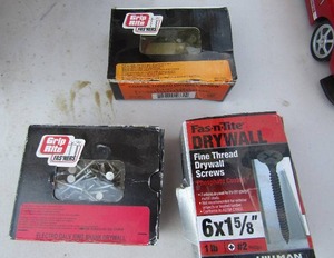 lot 415 image: Fast n tight dry wall screws, 1 12screws and red drywall screws
