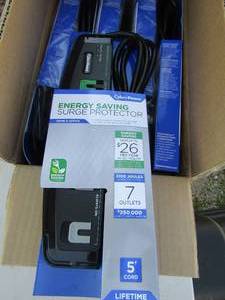 lot 428 image: box of 6 serge protectors with 7 outlets