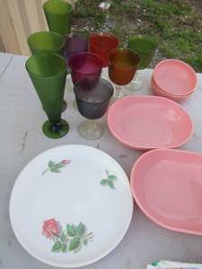 lot 429 image: various plastic wine glass cups and bowls