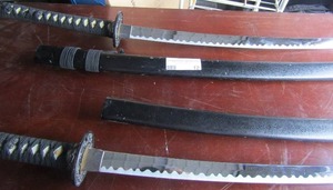 lot 12 image: 2 KATANA Swords in case, very sharp and clean blades qty 2 LG- 29 blade-- SM 19blade