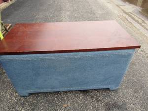 lot 9 image: Blue jean design covered wooden trunk or chest, there is no bottom it will need repaired,  224219
