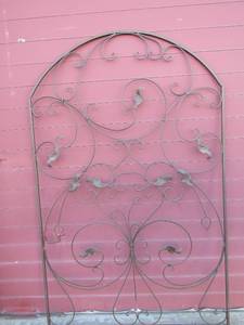 lot 51 image: Metal wall art very large, cool piece-  6742