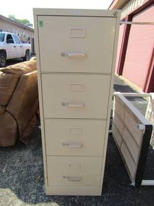 lot 26 image: 4 drawer white metal filing cabinet qty 1