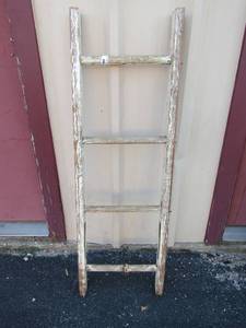 lot 61 image: 4 step wooden ladder made for home dcor 4816
