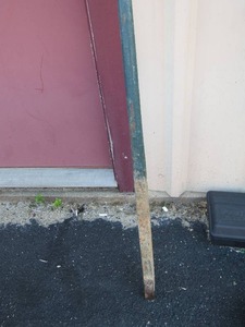 lot 67 image: Rock bar 6 ft