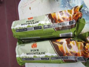 lot 82 image: 4 Hour burning fire logs qty 2 New