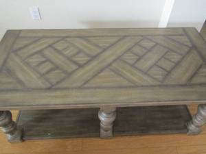 lot 93 image: Grey square coffee table beautiful piece, bottom storage area, 195426