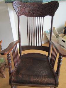 lot 95 image: Solid wooden sleigh seat rocker with very detailed design