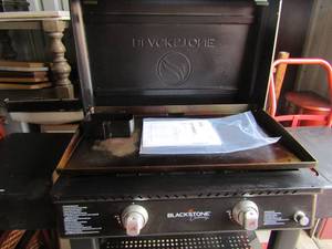 lot 98 image: BlackStone Culinary 30 griddle grill with folding sides, used 3 times like new condition- Model # 2092