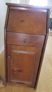 lot 97 image: Small vintage childs desk with pull out top, 371711