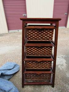 lot 107 image: Wicker stand with 4 drawers, used in great condition-- 371611