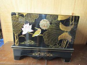 lot 123 image: Decorative  veatnamies box with sitting stand- 161912