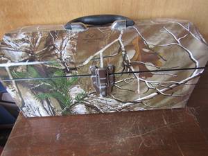 lot 127 image: Camo tool box like new