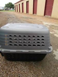lot 131 image: Petmate pet carrier used gently in great condition