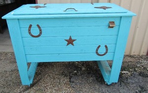 lot 135 image: Handmade outdoor insulated cooler chest, painted turquoise with star and horse shoe dcor- 354421 opens at top, also has wheels for easy moving