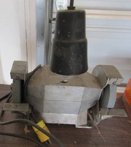 lot 143 image: Wen ball bearings Bench grinder     works great with light on top, model # 1030