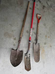 lot 141 image: 3 yard shovels